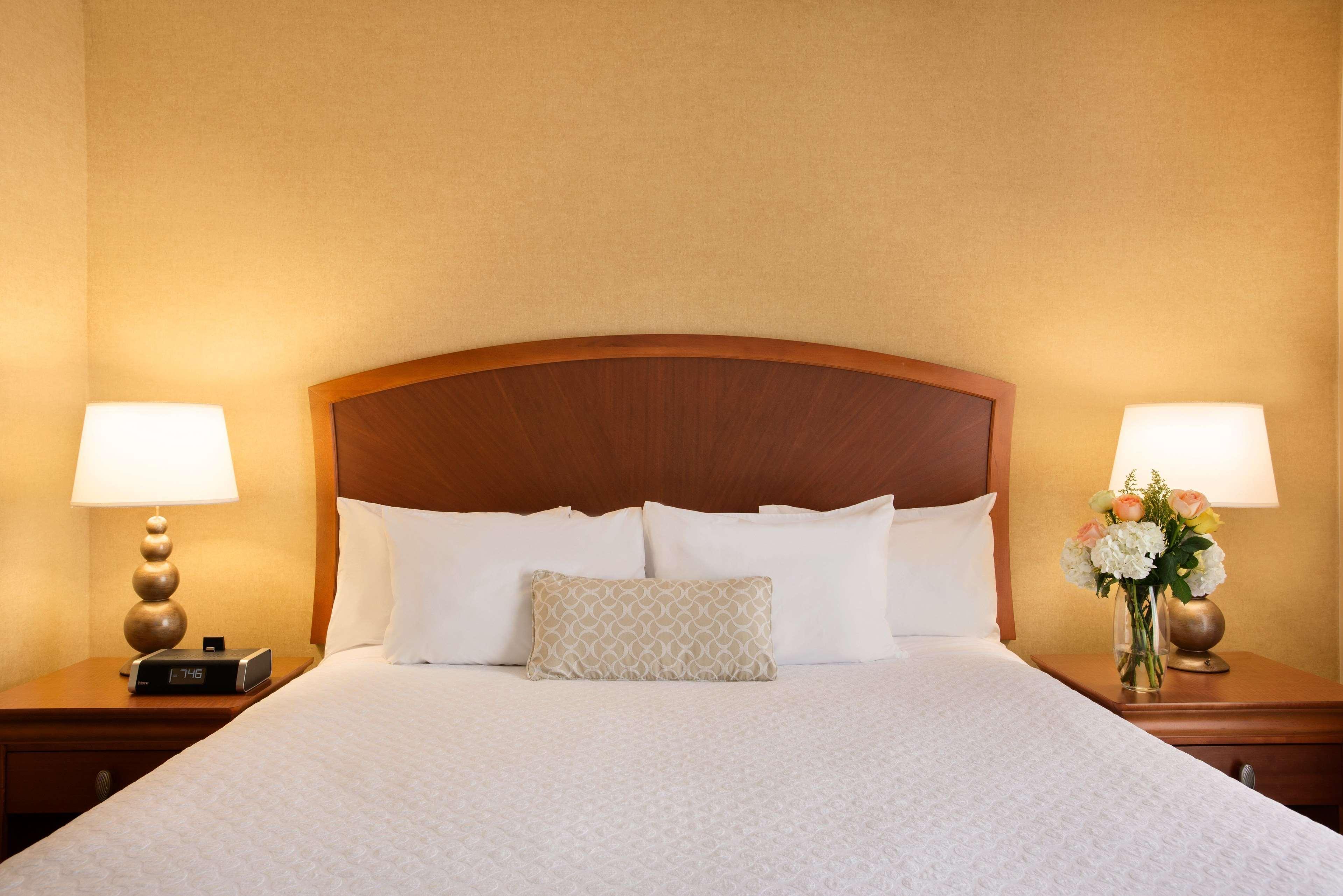 Embassy Suites By Hilton Greensboro Airport Esterno foto