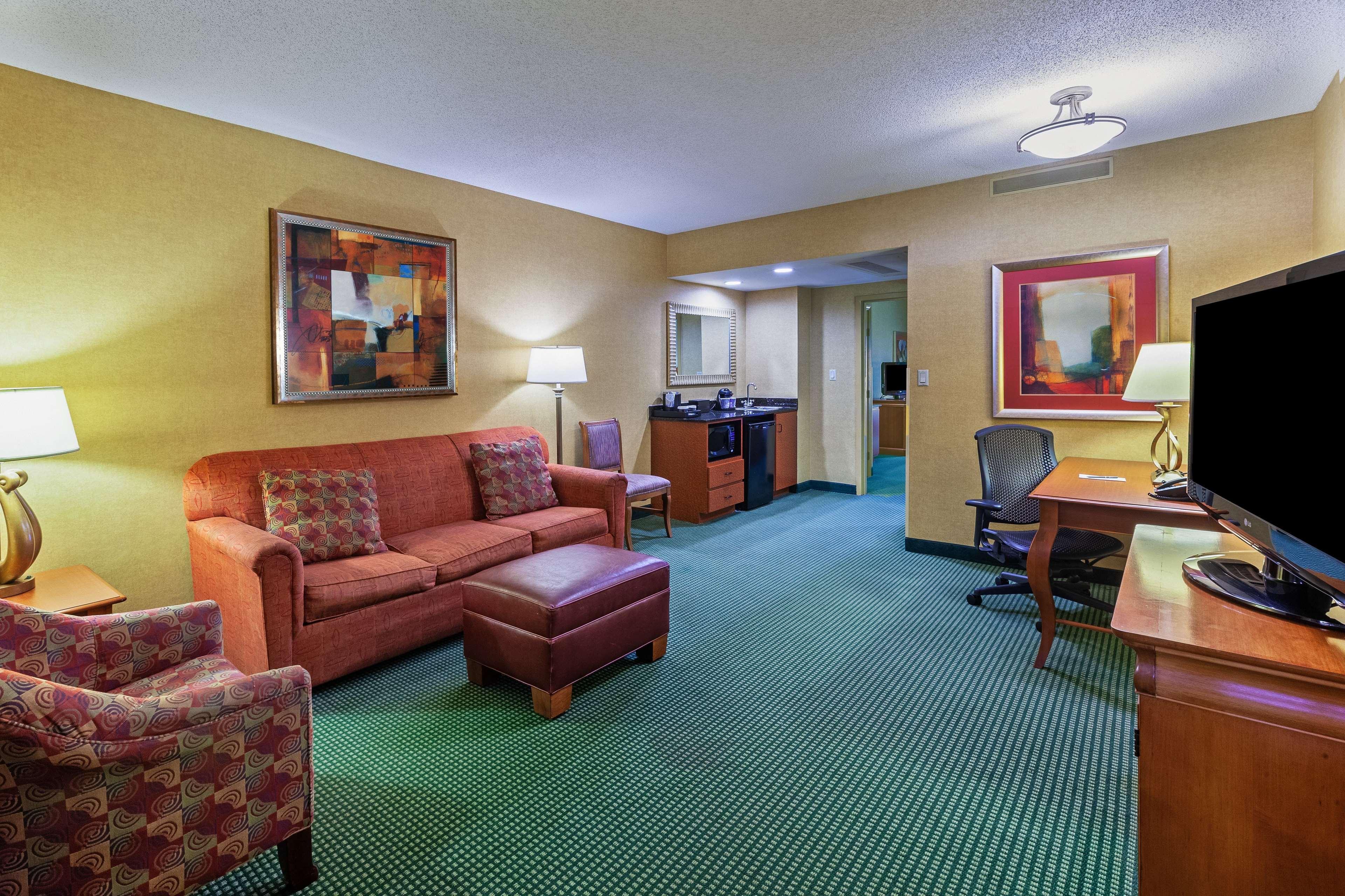 Embassy Suites By Hilton Greensboro Airport Esterno foto