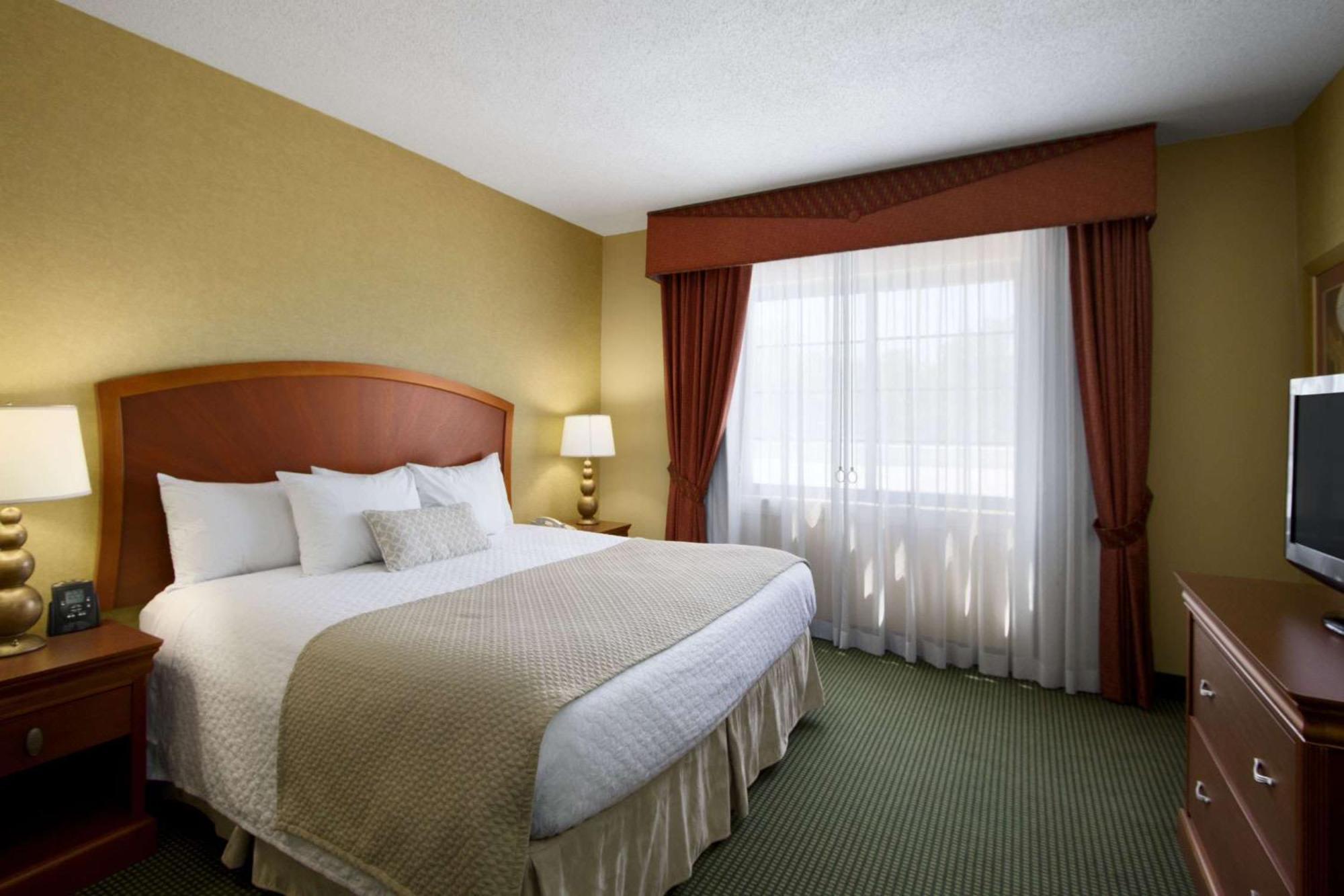 Embassy Suites By Hilton Greensboro Airport Esterno foto