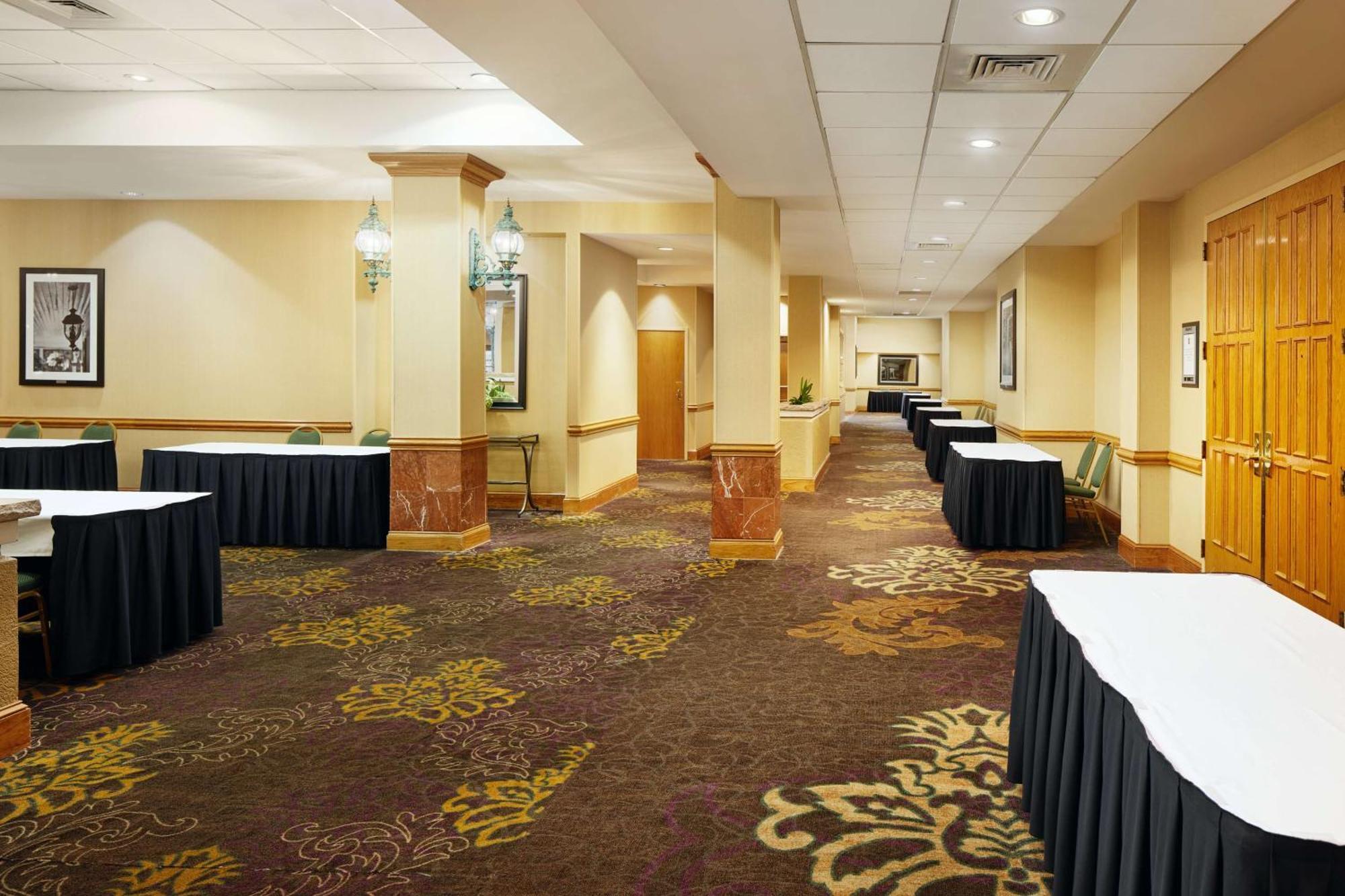 Embassy Suites By Hilton Greensboro Airport Esterno foto