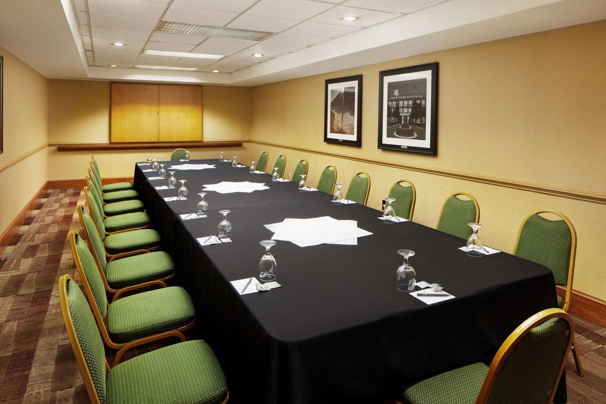 Embassy Suites By Hilton Greensboro Airport Esterno foto