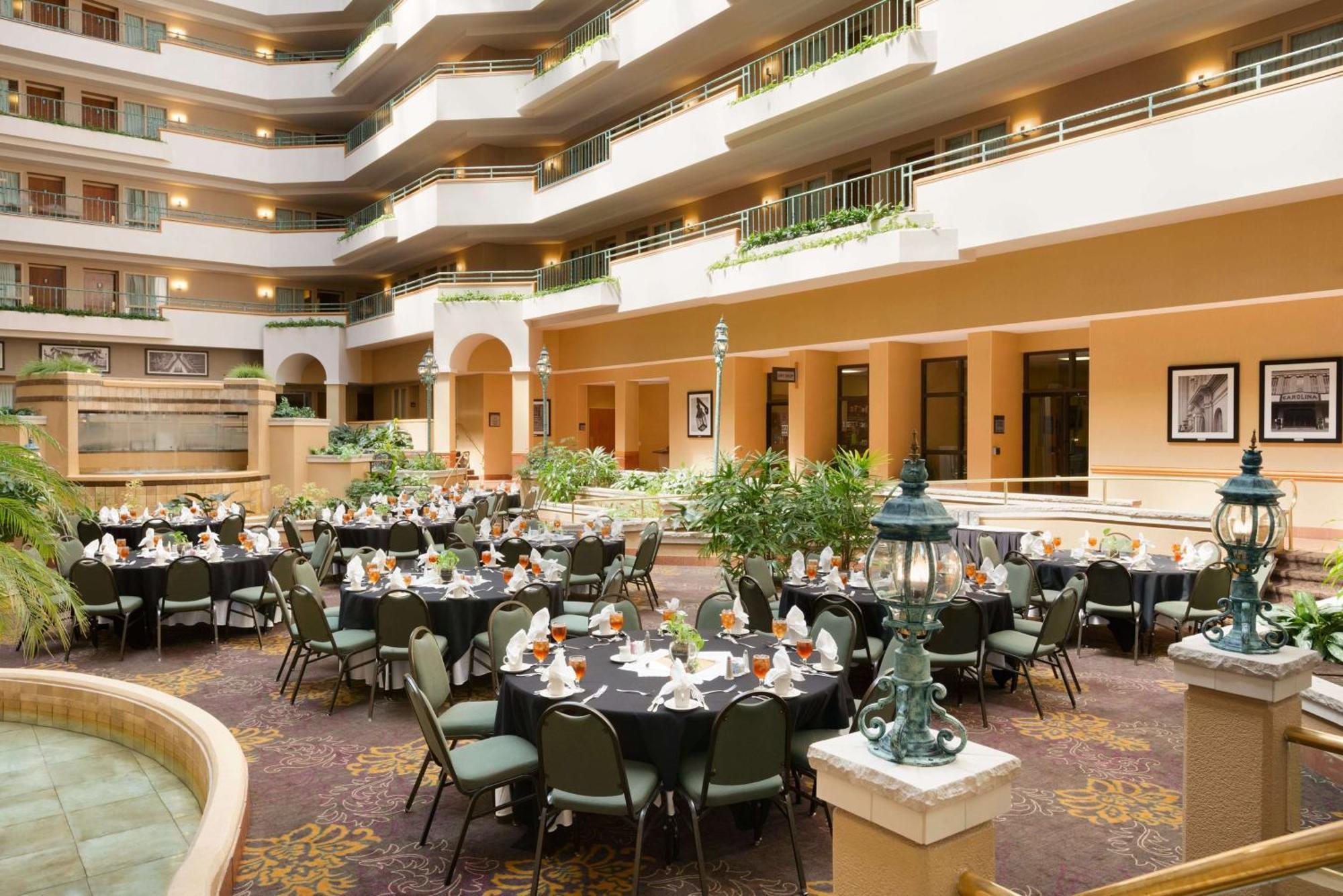 Embassy Suites By Hilton Greensboro Airport Esterno foto